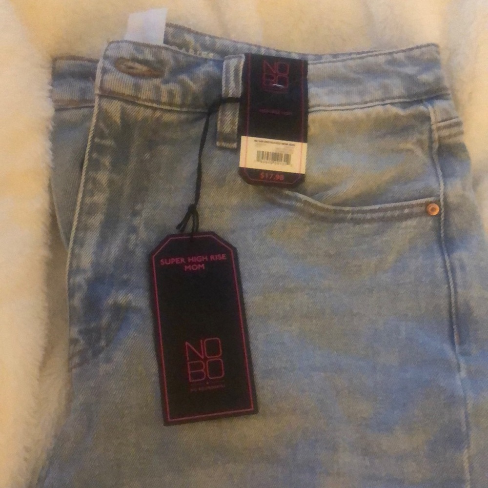 No Boundaries Super High Rise Mom Jeans